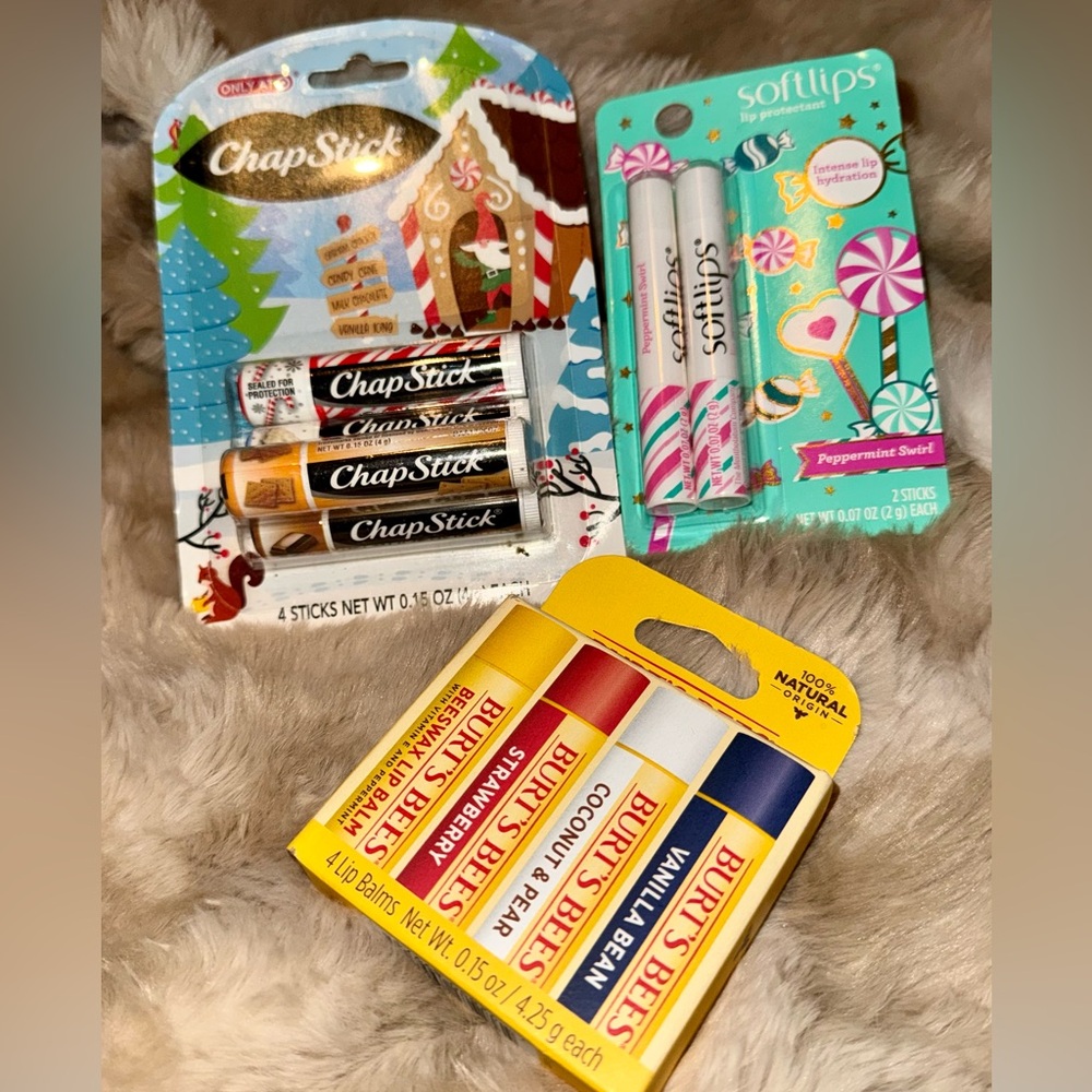 Awesome bundle of Chapstick! Brand new in packaging ~ 10 pieces